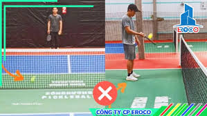 Có được đứng vào bếp trong Pickleball không